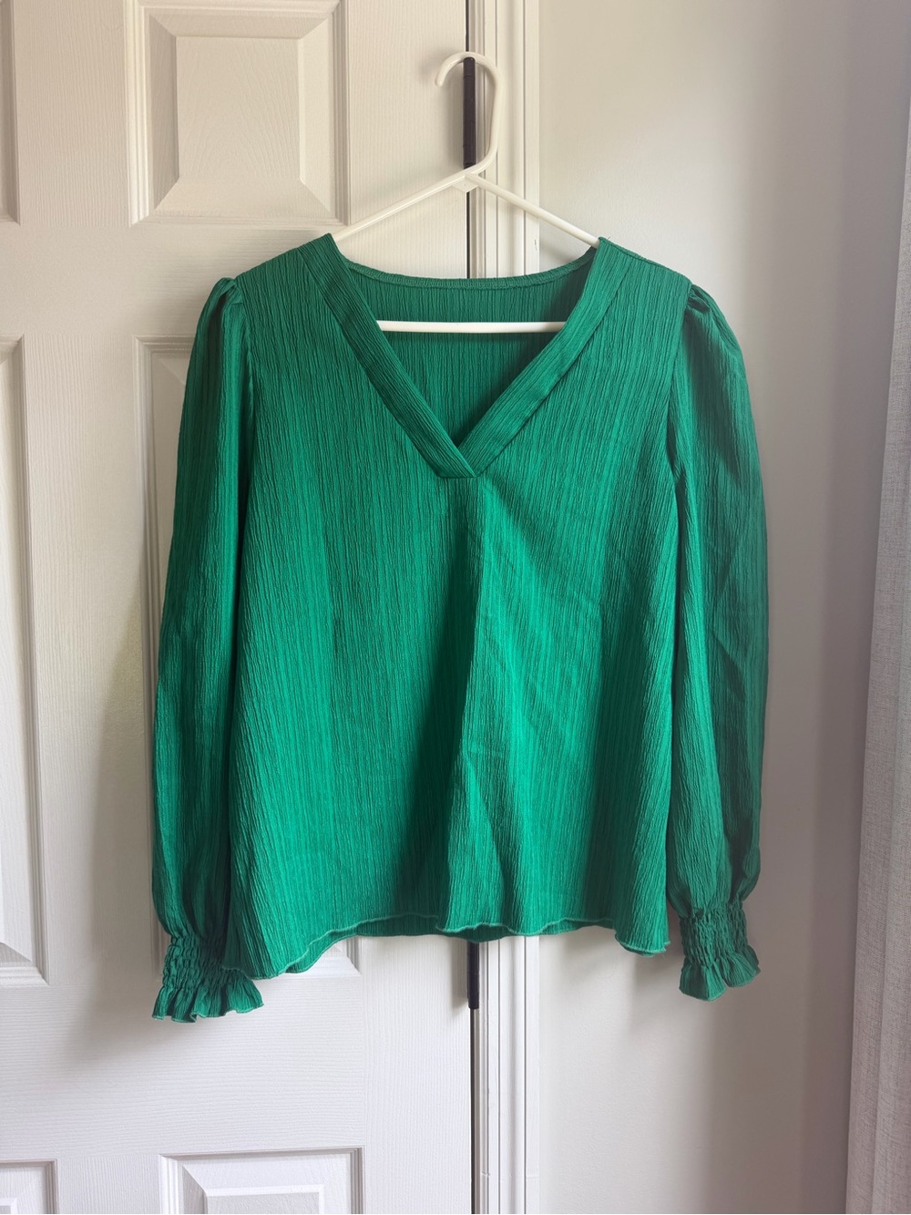 Women's Emerald Green V-Neck Long Sleeve Blouse